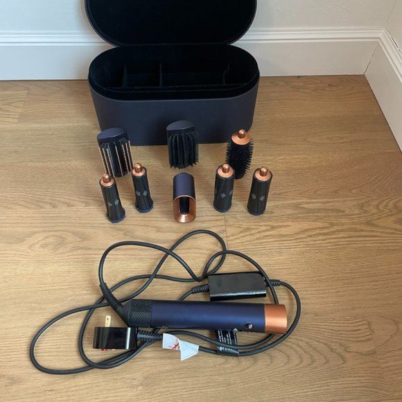 Dyson Airwrap Complete - Picture 2 of 4